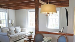 Living area - The Farmhouse Retreat: Brand New Listing (South Burlington)