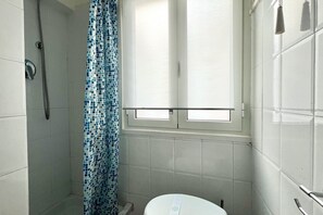 Doccia, bidet, asciugamani
