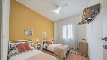 3 bedrooms, travel crib