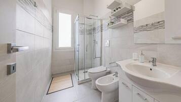 Douche, bidet