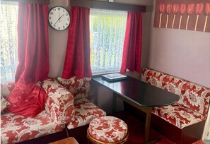 Interior - Cabin Sleeps 6 With Patio and Pets Welcome (Skegness)
