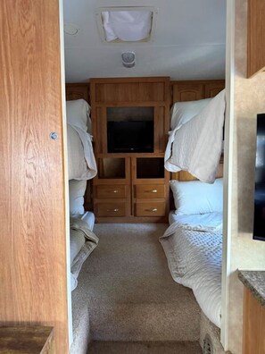 WiFi, bed sheets