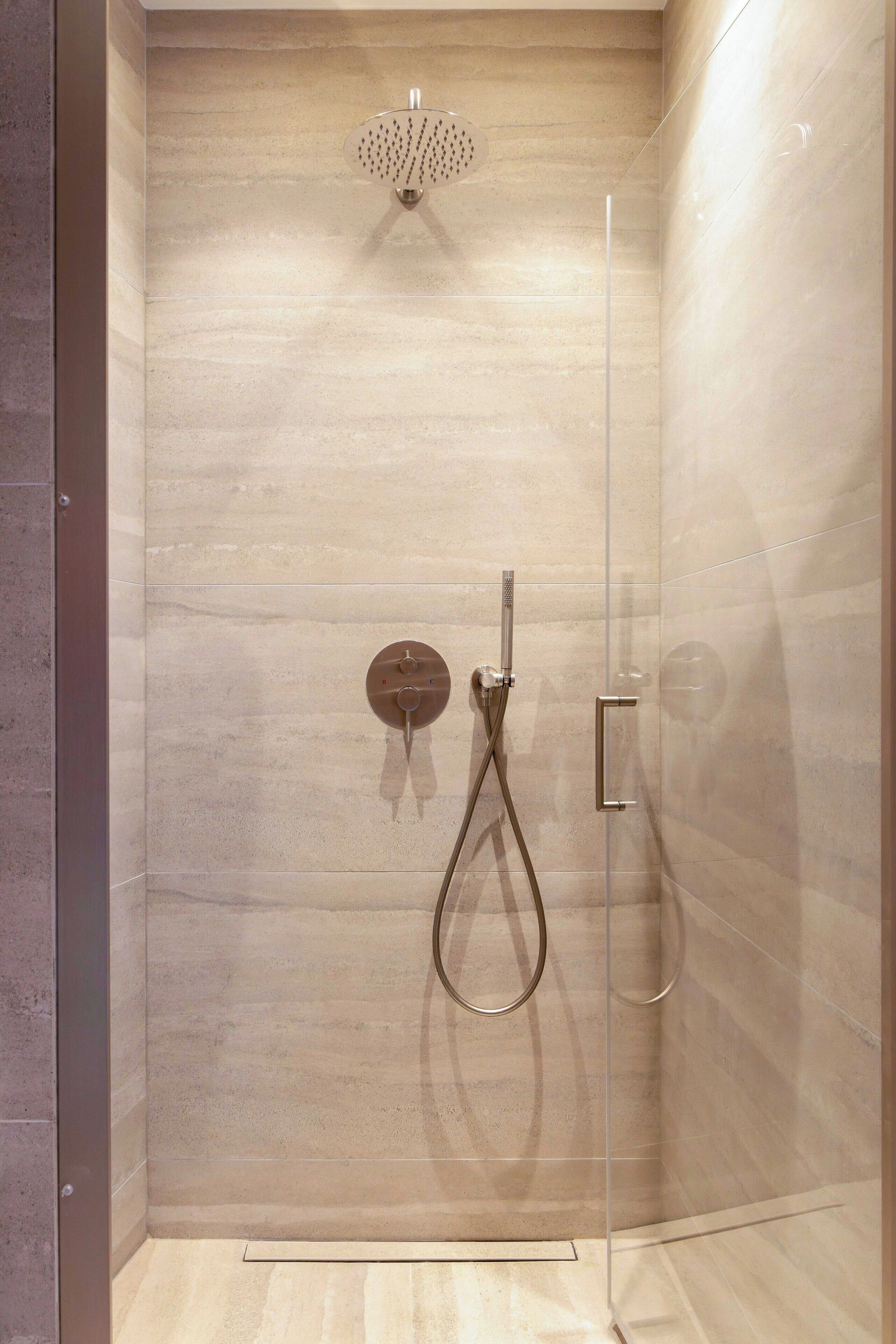 Apartment | Bathroom | Hair dryer, towels, shampoo