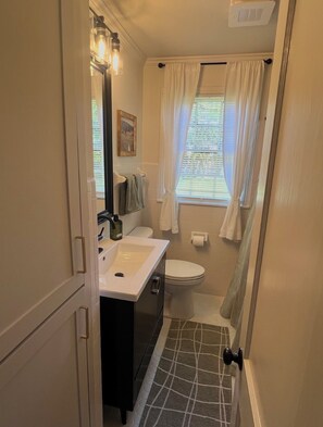 Bathroom - Monroe's Charming Gem (Monroe)