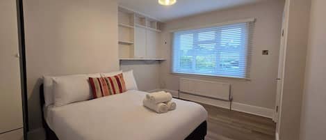 Iron/ironing board, Internet, bed sheets