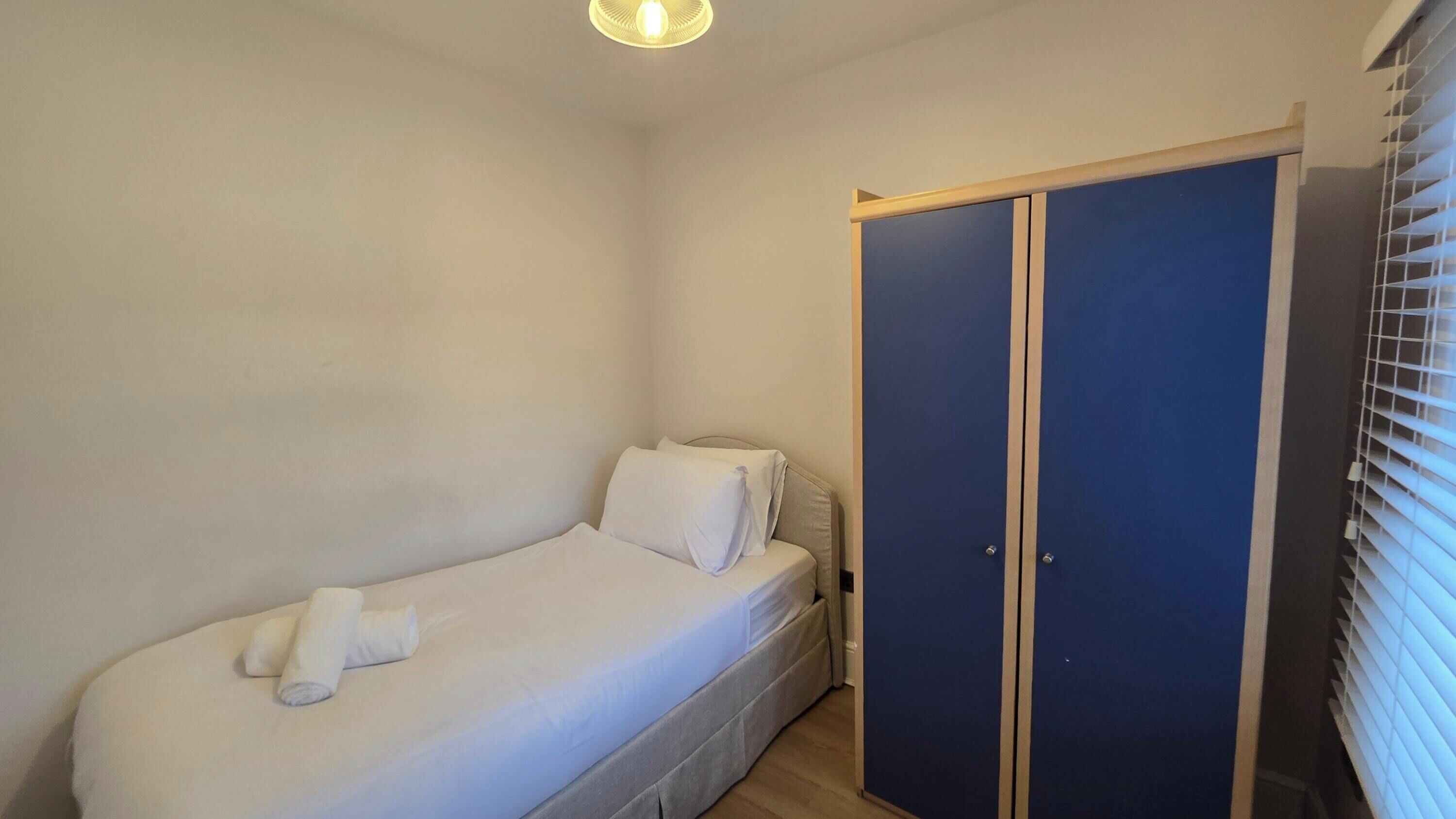 4 soverom, strykejern/-brett, internettilgang og sengetøy