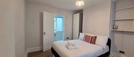Iron/ironing board, internet, bed sheets