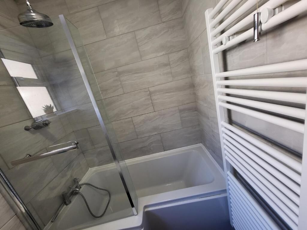Deluxe Twin Room, City View | Bathroom