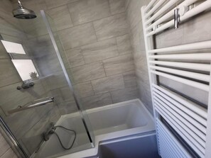 Deluxe Twin Room, City View | Bathroom - The Collingwood Guest House (Great Yarmouth)