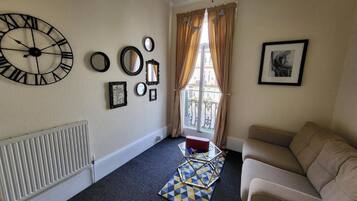 Superior Suite, Balcony, Sea View | Living area