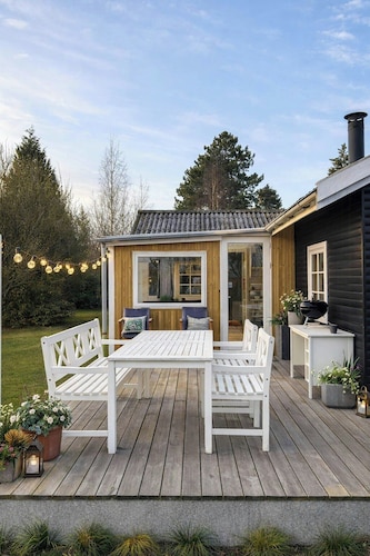 Little oasis with large terrace and a cozy garden