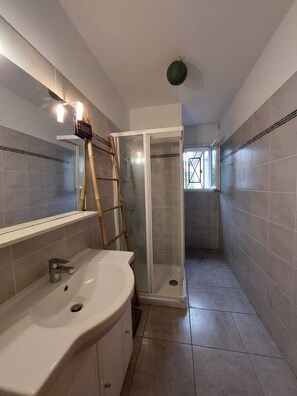 Bathroom - Vrbo Property (Biguglia)