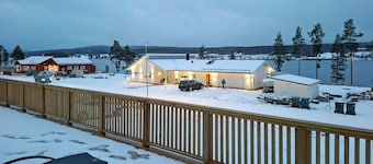 Moderne SeehĂŒtte mit Spa bei Barken