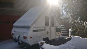 Property grounds - Cozy 1-bedroom cabin in safe west Asheville neighborhood (Asheville)