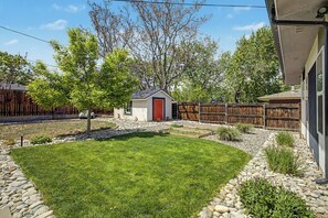 Exterior - Your Denver Oasis: Four Bedrooms + Lush, Relaxing Backyard Awaits! (Denver)