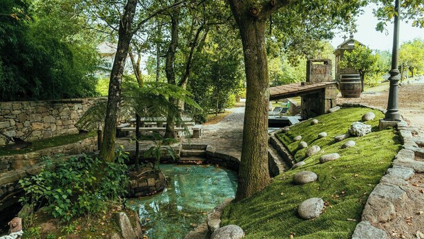 A stone pathway leading to a small pond surrounded by moss-covered rocks and trees. - Villa with private river in Vilagarcía, Galicia (Vilagarcia de Arousa)
