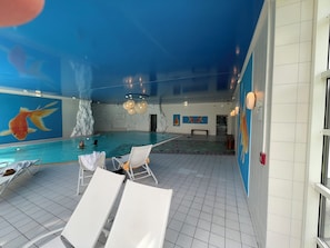 屋内プール、温水プール