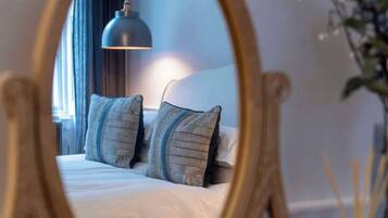 Iron/ironing board, travel cot, WiFi, bed sheets