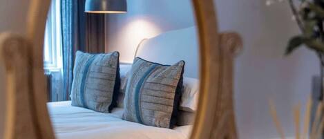 Iron/ironing board, travel cot, WiFi, bed sheets