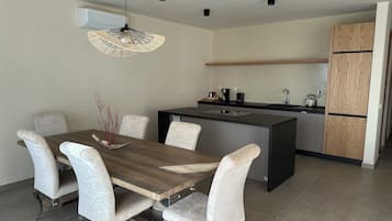 Villa | Dining