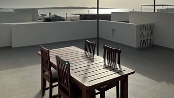 Villa | Outdoor dining
