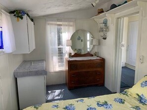 4 bedrooms, bed sheets