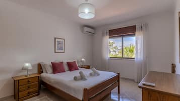 Ferros/tábuas de passar roupa, Wi-Fi de cortesia, roupa de cama