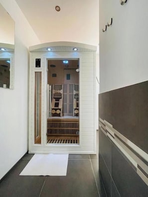 A room with a white door, a small window, and a tiled floor. - Wellness hillside house in Le Marche (Recanati)