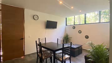 Comfort Double Room, Patio, Garden View | Dining