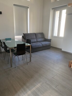 TV - Apartment 'Gold' with Wi-Fi and Air Conditioning (Delebio)