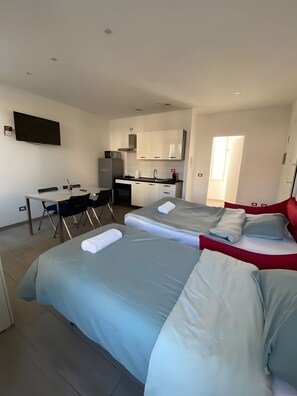 WiFi, bed sheets - Apartment 'Gold' with Wi-Fi and Air Conditioning (Delebio)