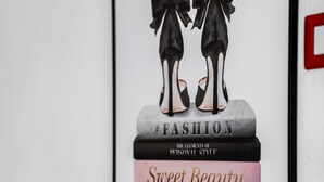 A stack of books with titles 'Fashion' and 'Sweet Beauty' visible. - Studio Apartment 'Monolocale Red' with Wi-Fi and Air Conditioning (Delebio)