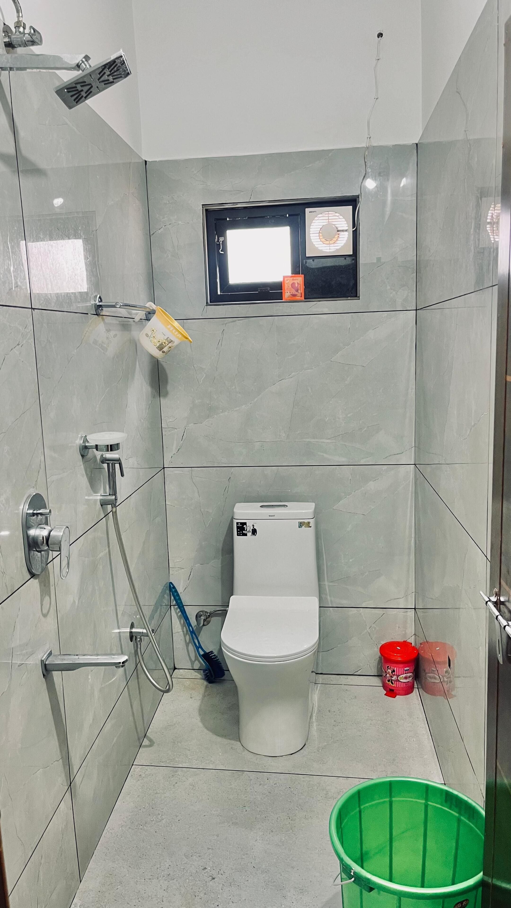 Family Room | Bathroom