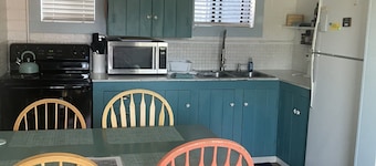 Family and pet-friendly. A few moments walk to the beach.