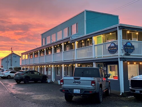 Family and pet-friendly. A few moments walk to the beach.