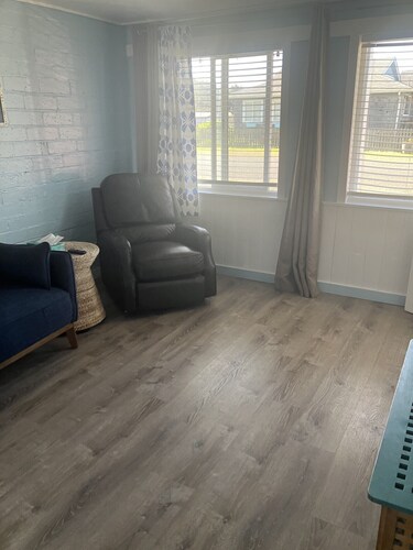 Family and pet-friendly. A few moments walk to the beach.