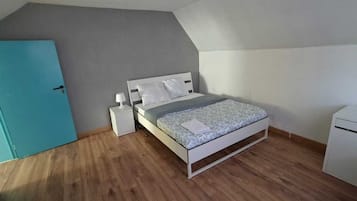 1 chambre, fer et planche à repasser, Wi-Fi, draps fournis