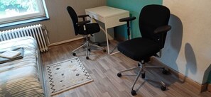 Bügeleisen/Bügelbrett, WLAN, Bettwäsche
