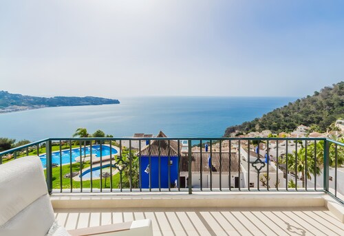 Villa 'Los Altos' with Sea Views, Wi-Fi, and Air Conditioning