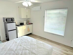 Room - #42 New The Hollow Studio -in law suite (Orlando)