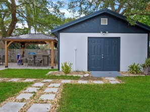 Exterior - Coastal Charm Stay With Private Pool & Tiki Bar (Pinellas Park)