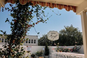A hotel sign with the name 'Hotel Target' and a pool rules sign. - Hotel Margot (Pensacola)
