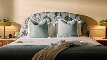Premier Studio Suite | Premium bedding, down comforters, pillowtop beds, blackout drapes
