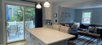 Newly renovated 4-bedroom w/ AC in Yarmouthport centrally located to everything!