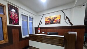 Lobby - Pinecrest Retreat (Shimla)