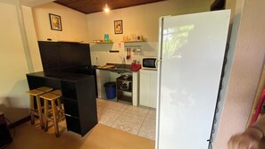 Private kitchen - Fully equipped and comfortable studio apartment 2 minutes from Barigui Park. (Curitiba)