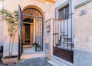 Exterior detail - La Petite Maison nel Borgo di Sutri 2+1 pax (Sutri)