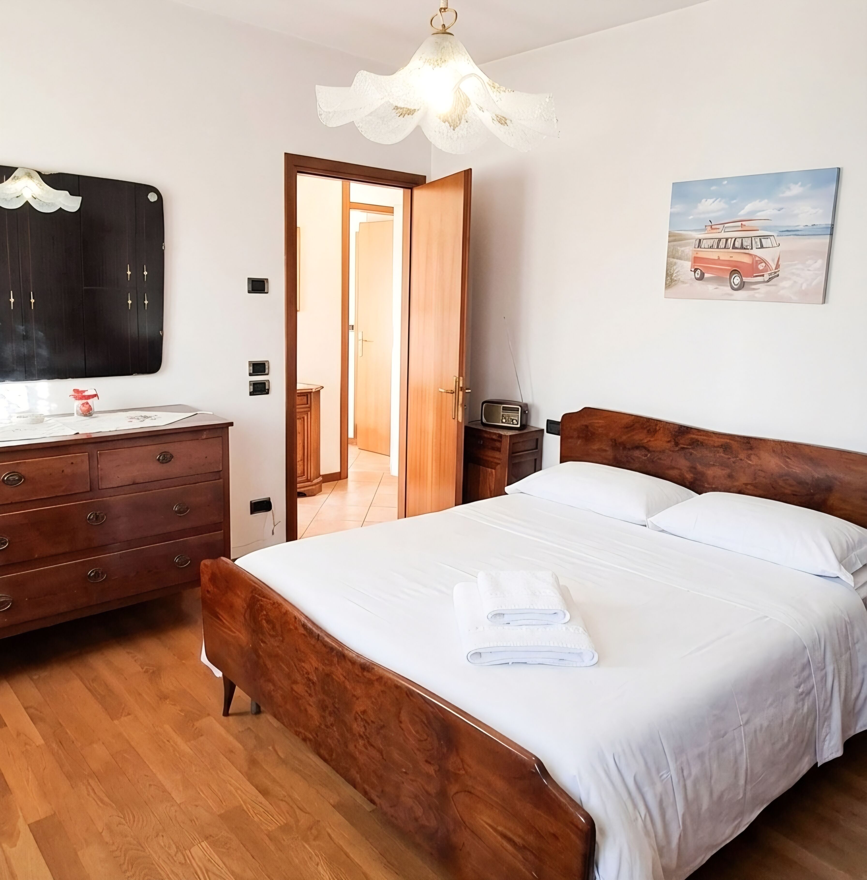 2 bedrooms, iron/ironing board, travel cot, free WiFi