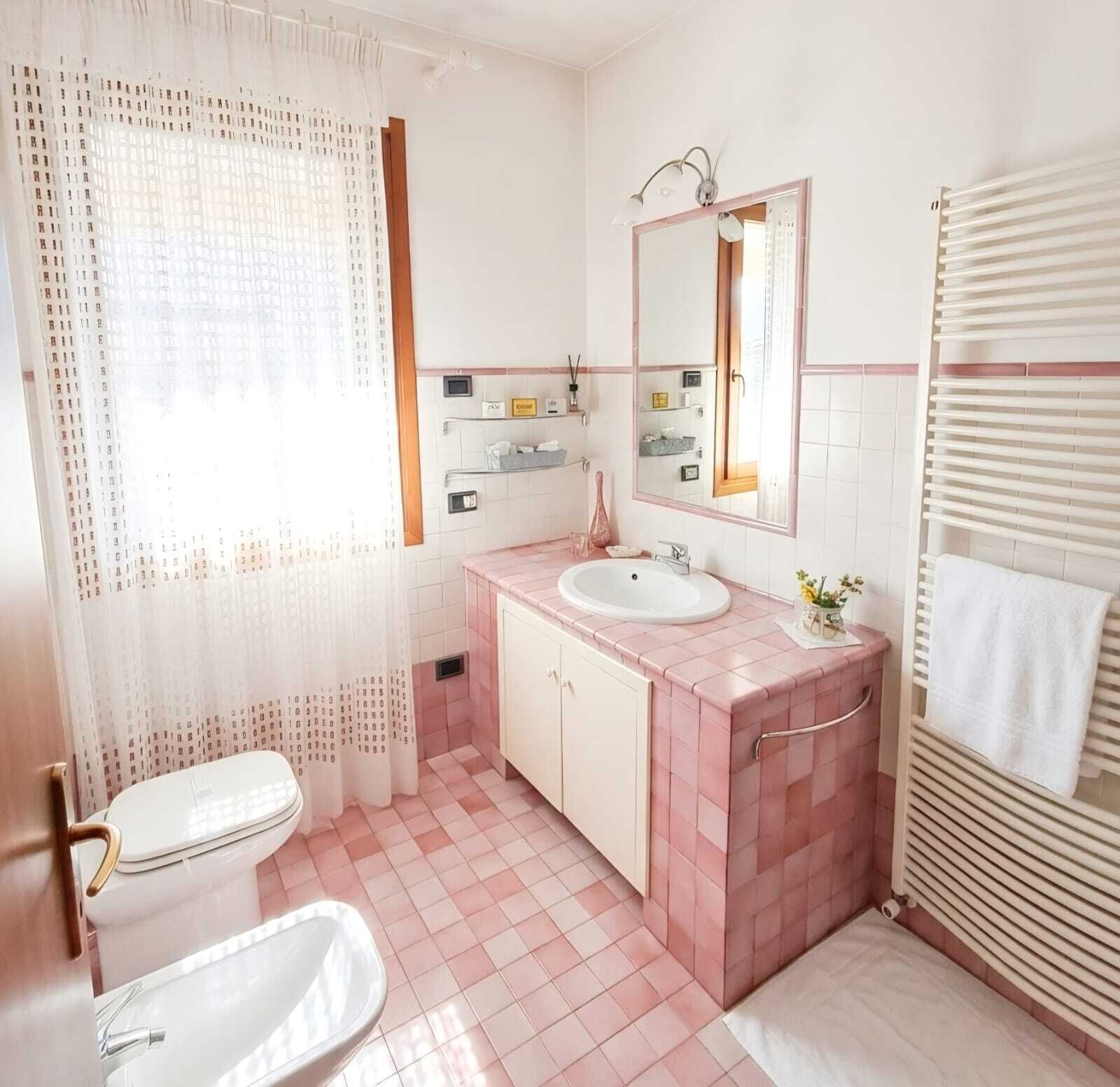 Doccia, asciugacapelli, bidet, asciugamani