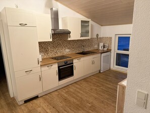 Private kitchen - Apartment 'Monteurwohnung Gross' with Shared Terrace and Wi-Fi (Runkel)